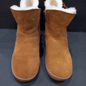 Koolaburra By UGG Women's Short Ankle Boots. Size 9. Chestnut.